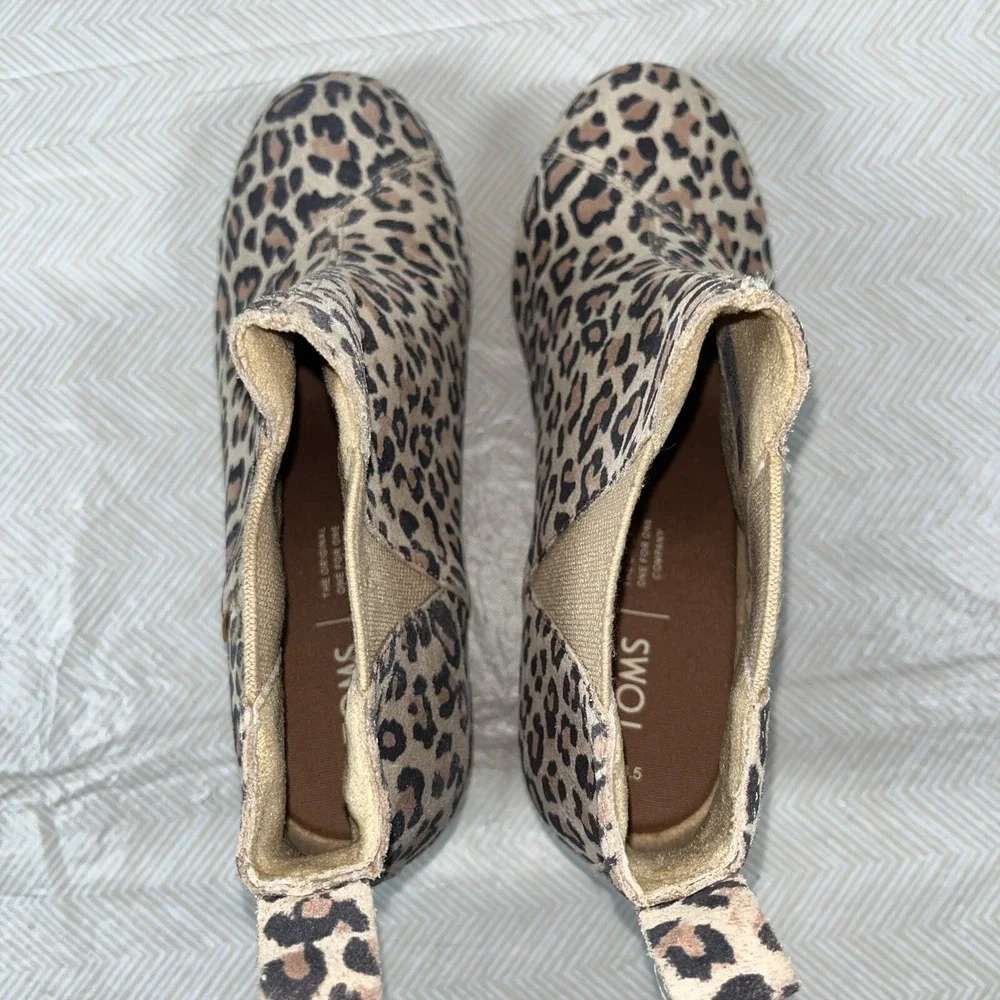 Toms Kelsey Desert Tan Leopard Pull On Wedge Heel Suede Ankle Boot Sz 8.5 Comfor